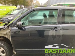 Begagnade Dörr, 2-dörrars, vänster Suzuki Swift (ZA/ZC/ZD1/2/3/9) 1.3 VVT 16V Pris € 125,00 Marginaltabell erbjuds av Bastiaan Autodemontage