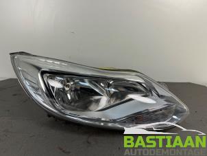 Używane Reflektor prawy Ford Focus 3 Wagon 1.0 Ti-VCT EcoBoost 12V 100 Cena € 299,99 Procedura marży oferowane przez Bastiaan Autodemontage