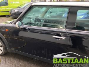 Gebruikte Portier 2Deurs links BMW Mini One/Cooper (R50) 1.6 16V Cooper Prijs € 74,99 Margeregeling aangeboden door Bastiaan Autodemontage