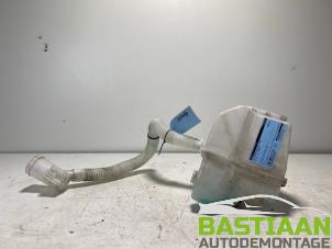 Begagnade Spolartank, vindruta Volkswagen Up! (121) 1.0 12V 75 Pris € 99,99 Marginaltabell erbjuds av Bastiaan Autodemontage