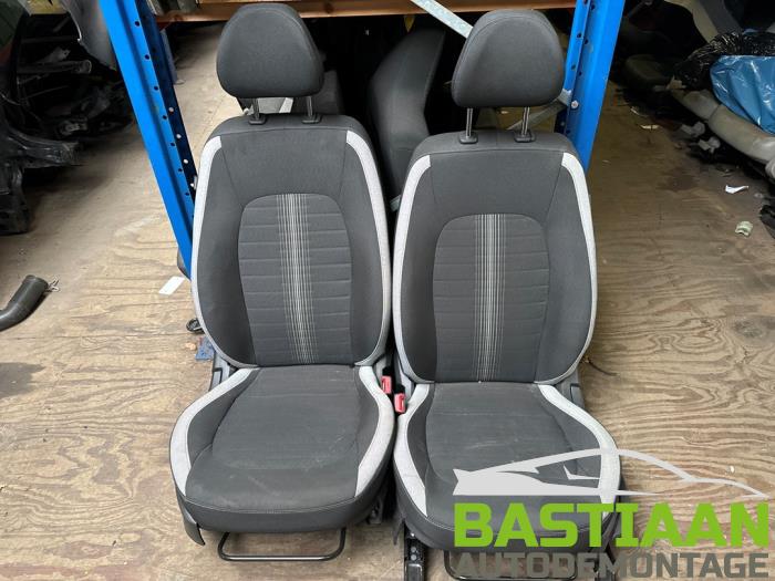 Klädsel, uppsättning (komplett) från en Hyundai i10 1.0 12V 2022