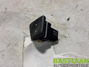 Używane Przelacznik elektrycznej szyby Fiat 500 (312) 1.2 Cena € 9,95 Procedura marży oferowane przez Bastiaan Autodemontage