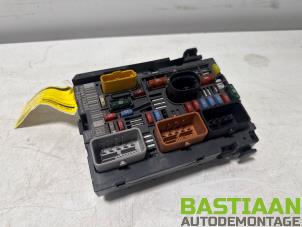 Używane Skrzynka bezpieczników Peugeot 308 (4A/C) 1.6 HDi 16V Cena € 145,00 Procedura marży oferowane przez Bastiaan Autodemontage