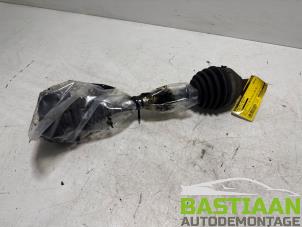 Begagnade Drivaxel, vänster fram Volkswagen Polo V (6R) 1.2 TDI 12V BlueMotion Pris € 39,90 Marginaltabell erbjuds av Bastiaan Autodemontage