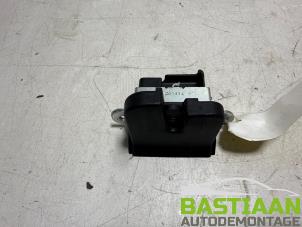 Begagnade Låsmekanism, baklucka Seat Leon (5FB) 1.4 TSI ACT 16V Pris € 49,99 Marginaltabell erbjuds av Bastiaan Autodemontage