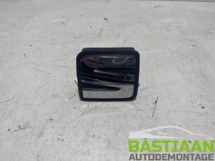 Begagnade Handtag, baklucka Seat Leon (5FB) 1.4 TSI ACT 16V Pris € 24,99 Marginaltabell erbjuds av Bastiaan Autodemontage