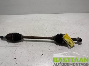 Begagnade Drivaxel, vänster fram Mitsubishi Space Star (A0) 1.0 12V Pris € 48,50 Marginaltabell erbjuds av Bastiaan Autodemontage