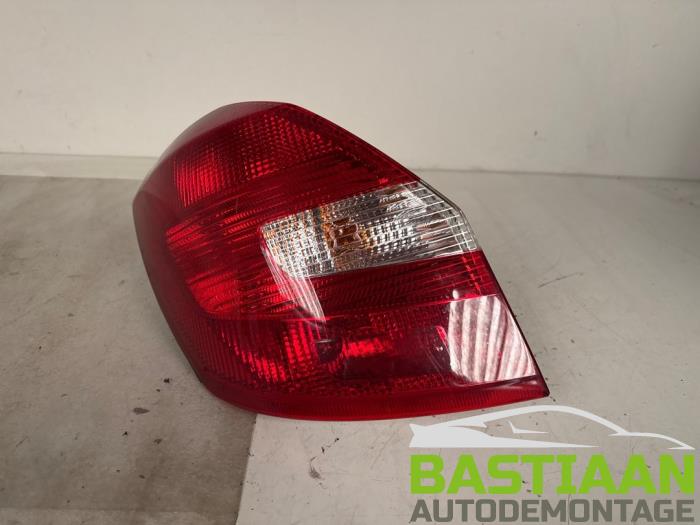 Baklykta, vänster från en Skoda Fabia II (5J) 1.2 TSI 2010