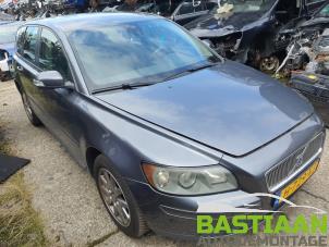 Begagnade Framskärm, höger Volvo V50 (MW) 2.0 16V Pris € 84,95 Marginaltabell erbjuds av Bastiaan Autodemontage