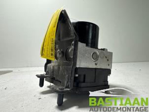 Begagnade ABS-pump Volkswagen Caddy III (2KA,2KH,2CA,2CH) 1.6 TDI 16V Pris € 149,99 Marginaltabell erbjuds av Bastiaan Autodemontage