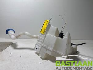 Begagnade Spolartank, vindruta Volkswagen Polo V (6R) 1.2 TSI 16V BlueMotion Technology Pris € 34,90 Marginaltabell erbjuds av Bastiaan Autodemontage