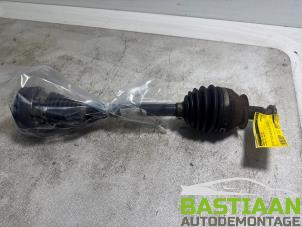 Gebruikte Aandrijfas links-voor Volkswagen Polo V (6R) 1.2 TSI 16V BlueMotion Technology Prijs € 34,99 Margeregeling aangeboden door Bastiaan Autodemontage