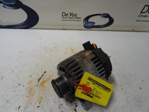 Gebruikte Dynamo Peugeot 208 I (CA/CC/CK/CL) 1.0 Vti 12V PureTech Prijs € 100,00 Margeregeling aangeboden door De Vos Onderdelen