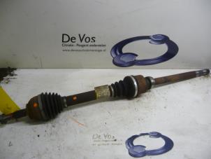 Gebruikte Aandrijfas rechts-voor Peugeot 407 (6D) 2.0 HDiF 16V Prijs € 80,00 Margeregeling aangeboden door De Vos Onderdelen