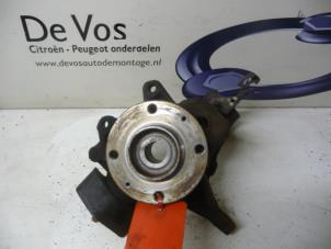 Gebruikte Fusee links-voor Peugeot 405 II (4B) 1.8 SRi,Gri Prijs € 70,00 Margeregeling aangeboden door De Vos Onderdelen