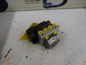 Używane Pompa ABS Peugeot 308 SW (L4/L9/LC/LJ/LR) 1.6 BlueHDi 120 Cena € 160,00 Procedura marży oferowane przez De Vos Onderdelen