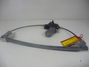 Gebruikte Ruitmechaniek 4Deurs links-achter Peugeot 405 Prijs € 45,00 Margeregeling aangeboden door De Vos Onderdelen