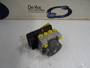 Gebruikte ABS Pomp Peugeot 208 Prijs € 160,00 Margeregeling aangeboden door De Vos Onderdelen