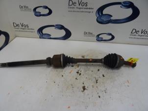 Gebruikte Aandrijfas rechts-voor Citroen DS5 Prijs € 90,00 Margeregeling aangeboden door De Vos Onderdelen