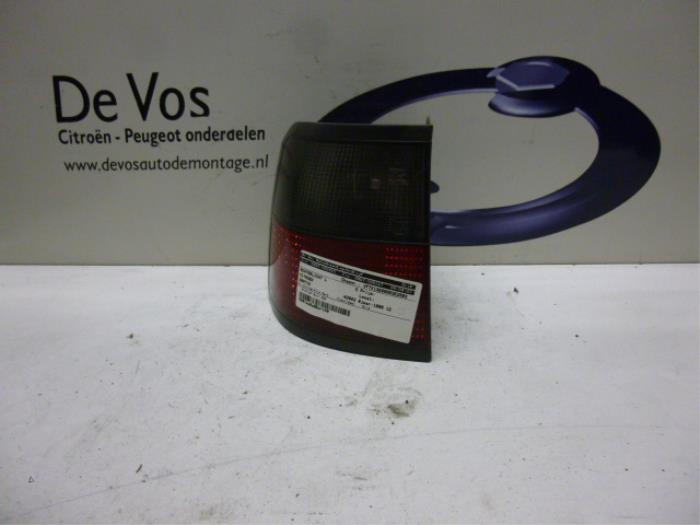 Achterlicht links van een Citroën Xantia Break (X1/2) 2.0i 16V 1995