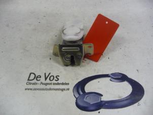 Gebruikte Slotmechaniek Achterklep Citroen C-Crosser Prijs € 45,00 Margeregeling aangeboden door De Vos Onderdelen
