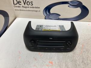 Używane Radioodtwarzacz CD Citroen Nemo Cena € 80,00 Procedura marży oferowane przez De Vos Onderdelen