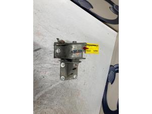 Używane Wspornik skrzyni biegów Citroen Jumper Cena € 70,00 Procedura marży oferowane przez De Vos Onderdelen