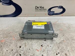 Gebruikte Radio Peugeot 208 I (CA/CC/CK/CL) 1.2 12V e-THP PureTech 110 Prijs € 160,00 Margeregeling aangeboden door De Vos Onderdelen