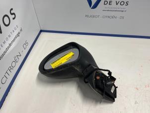 Begagnade Skärmspegel, vänster Peugeot 207 CC (WB) 1.6 16V Pris € 55,00 Marginaltabell erbjuds av De Vos Onderdelen