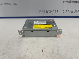 Gebruikte Radio Peugeot 208 I (CA/CC/CK/CL) 1.2 Vti 12V PureTech 82 Prijs € 160,00 Margeregeling aangeboden door De Vos Onderdelen