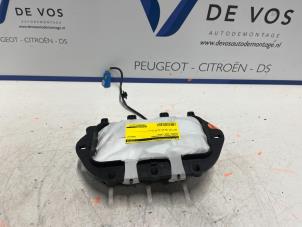 Używane Poduszka powietrzna prawa (deska rozdzielcza) Peugeot 2008 (UD/UK/UR/US/UX) 1.2 VTi 12V PureTech 130 Cena € 250,00 Procedura marży oferowane przez De Vos Onderdelen