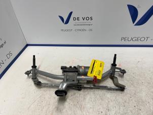 Gebruikte Ruitenwissermotor voor Opel Crossland (X) 1.2 Turbo 12V Prijs € 135,00 Margeregeling aangeboden door De Vos Onderdelen