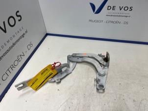 Używane Zawias pokrywy silnika Peugeot RCZ (4J) 2.0 HDi 16V FAP Cena € 35,00 Procedura marży oferowane przez De Vos Onderdelen