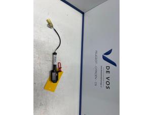 Używane Zawias pokrywy silnika Peugeot RCZ (4J) 2.0 HDi 16V FAP Cena € 160,00 Procedura marży oferowane przez De Vos Onderdelen