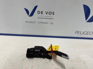 Gebruikte Versnellingspook Citroen C4 Picasso (3D/3E) 2.0 Blue HDI 150 Prijs € 135,00 Margeregeling aangeboden door De Vos Onderdelen