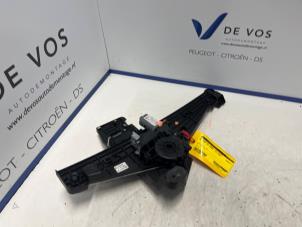 Gebruikte Ruitmechaniek 4Deurs links-achter DS Automobiles DS 3/Crossback (UC/UJ/UR) 1.2 12V PureTech 100 Prijs € 100,00 Margeregeling aangeboden door De Vos Onderdelen