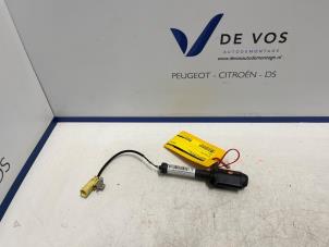 Używane Zawias pokrywy silnika Peugeot RCZ (4J) 1.6 16V THP Cena € 160,00 Procedura marży oferowane przez De Vos Onderdelen