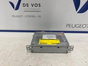 Gebruikte Radio Peugeot 2008 (CU) 1.2 Vti 12V PureTech 82 Prijs € 250,00 Margeregeling aangeboden door De Vos Onderdelen