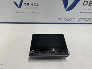 Gebruikte Display Interieur Citroen C3 Aircross I (2C/2R) 1.2 e-THP PureTech 110 Prijs € 300,00 Margeregeling aangeboden door De Vos Onderdelen