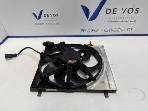 Gebruikte Koelvinhuis Peugeot 208 II (UB/UH/UP) 1.5 BlueHDi 100 Prijs € 135,00 Margeregeling aangeboden door De Vos Onderdelen