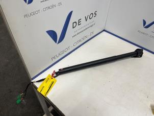 Gebruikte Gasdemper rechts-achter Citroen C5 Aircross I (A4/AC/AJ/AR) 2.0 Blue HDI 180 Prijs € 100,00 Margeregeling aangeboden door De Vos Onderdelen