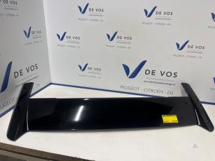 Gebruikte Spoiler Peugeot 3008 III 1.2 12V Hybrid 136 Prijs € 250,00 Margeregeling aangeboden door De Vos Onderdelen
