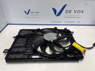 Używane Obudowa wentylatora Peugeot 3008 III 1.2 12V Hybrid 136 Cena € 160,00 Procedura marży oferowane przez De Vos Onderdelen