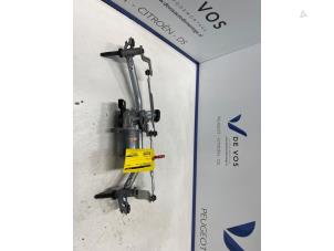 Gebruikte Ruitenwissermotor voor Citroen C3 Aircross I (2C/2R) 1.2 PureTech 82 Prijs € 135,00 Margeregeling aangeboden door De Vos Onderdelen