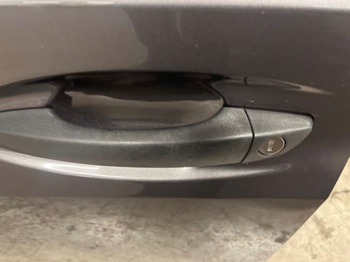 Dörr, 4-dörrars, vänster fram från en Peugeot 208 II (UB/UH/UP) 1.2 Vti 12V PureTech 75 2020