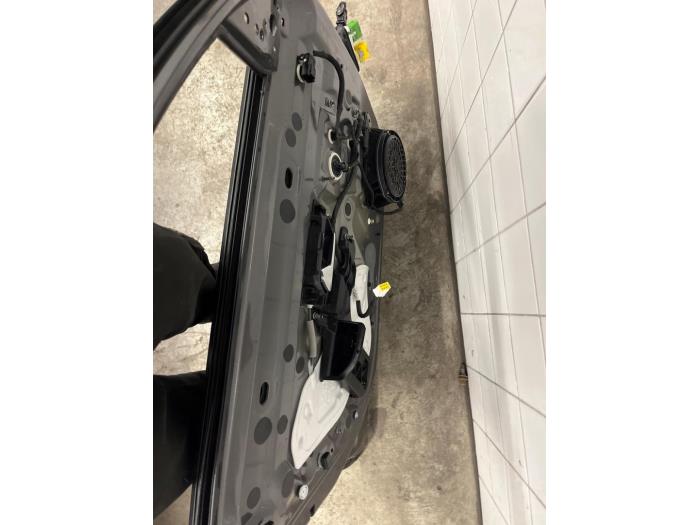 Dörr, 4-dörrars, vänster fram från en Peugeot 208 II (UB/UH/UP) 1.2 Vti 12V PureTech 75 2020