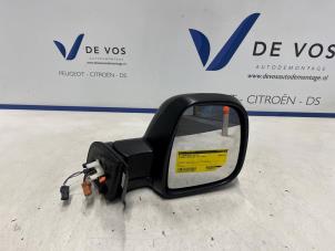 Używane Lusterko zewnetrzne prawe Citroen Berlingo Cinqspace, Multispace 1.2 12V PureTech 110 Cena € 160,00 Procedura marży oferowane przez De Vos Onderdelen