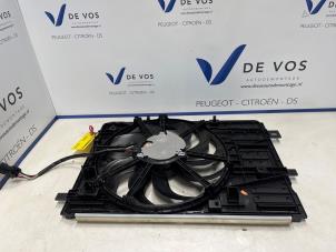 Używane Obudowa wentylatora Peugeot 308 (F3/FB/FH/FM/FP) 1.2 PureTech Hybrid 136 Cena € 160,00 Procedura marży oferowane przez De Vos Onderdelen