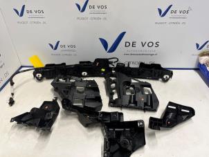 Gebruikte Bumperbalk achter Citroen C4 Berline (BA/BB/BC) ë-C4 54 kWh Prijs € 135,00 Margeregeling aangeboden door De Vos Onderdelen