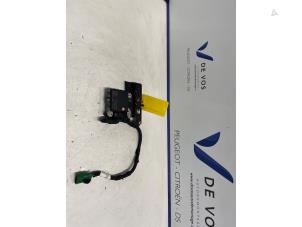 Begagnade Adaptiv farthållare, sensor (avstånd) Citroen C4 Berline (BA/BB/BC) ë-C4 54 kWh Pris € 250,00 Marginaltabell erbjuds av De Vos Onderdelen